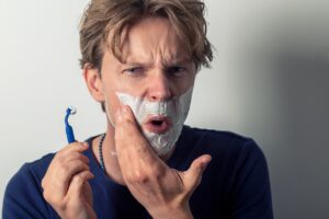 シェービング代は別料金か込みか契約比較のポイントは？