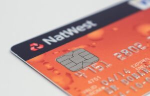 医療脱毛サロンでデビットカード払いはできるか？